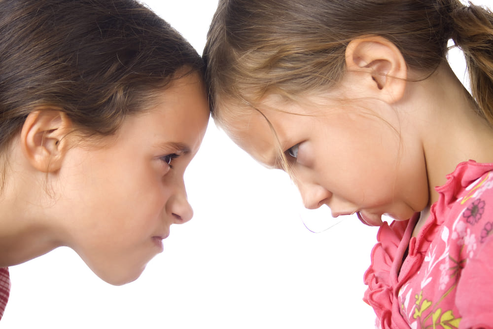 Девочки, не ссорьтесь: как помирить сестер