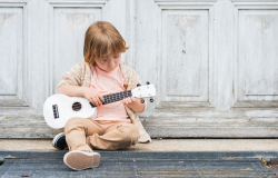 Фортепиано, гитара или ударные: какой музыкальный инструмент выбрать ребенку?