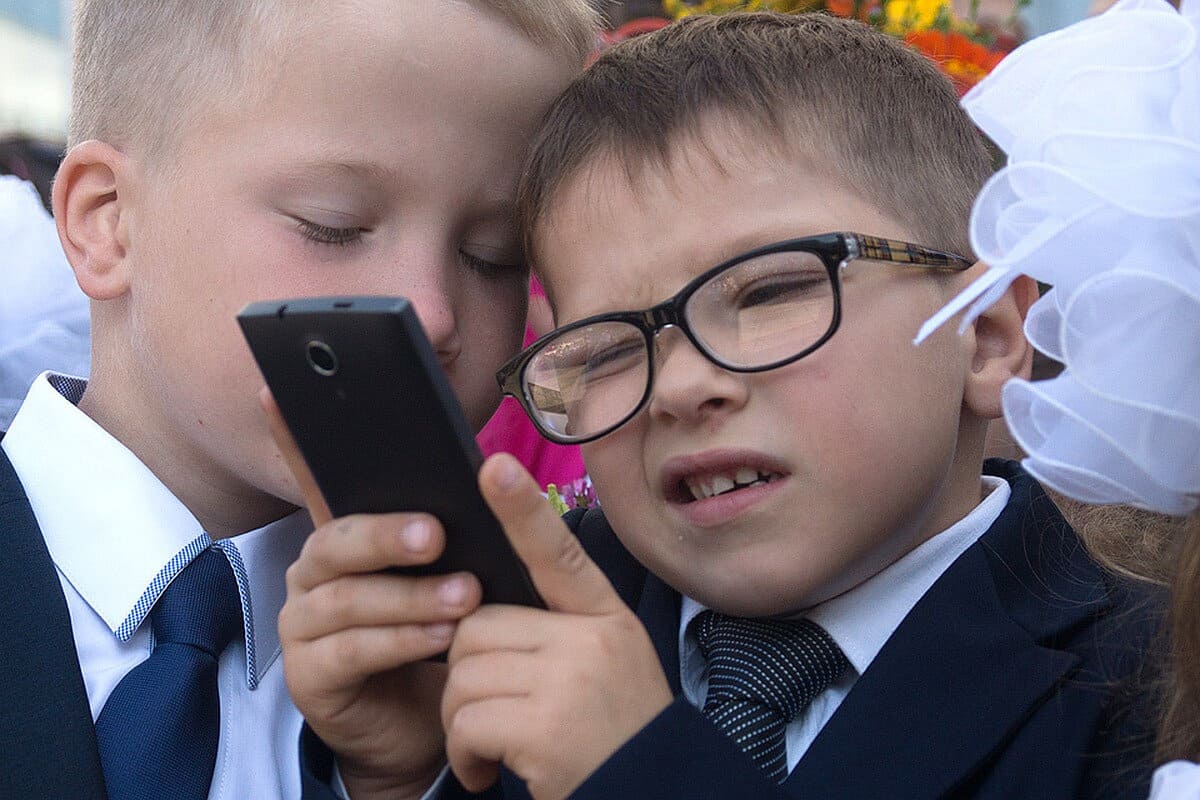 В новом учебном году мобильные телефоны в школах под запретом