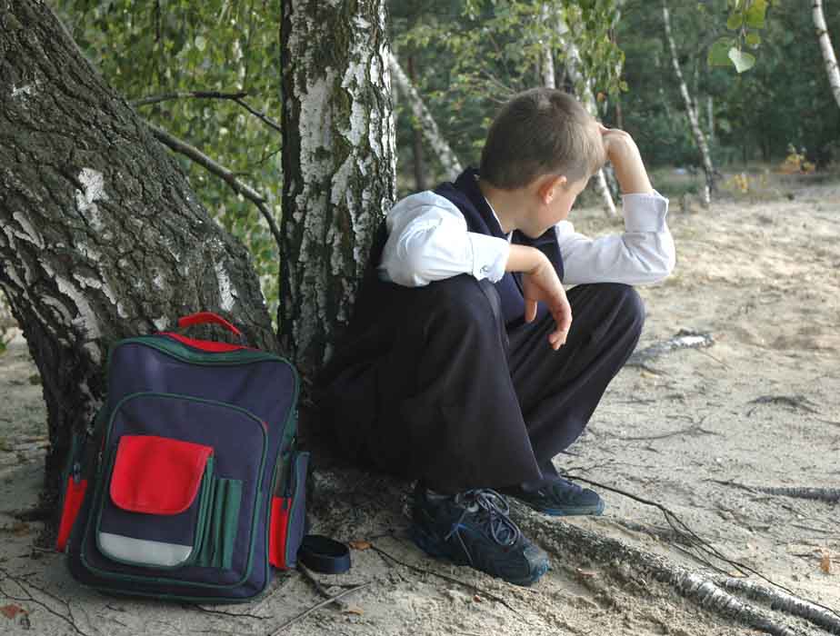 Почему подростки неохотно ходят в школу?
