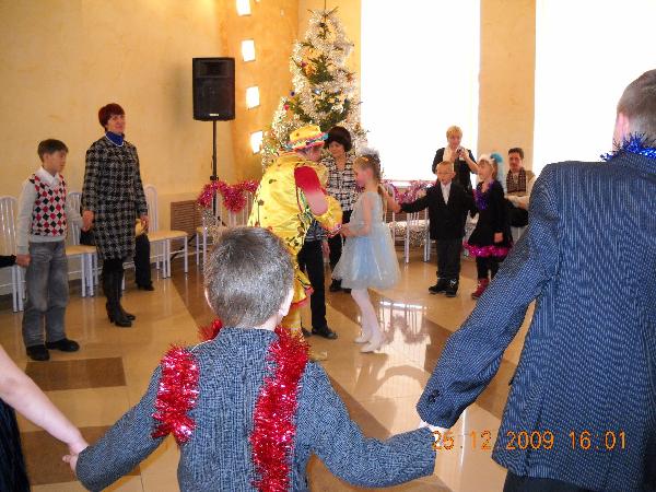 Новогодний утренник для детей-инвалидов