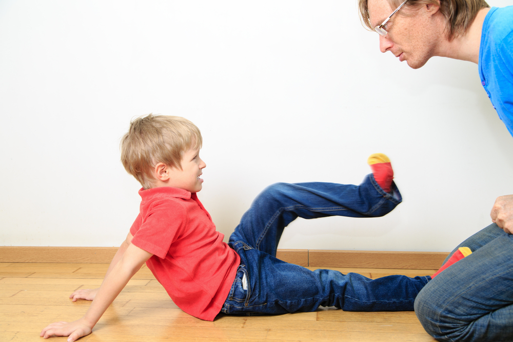 Почему ребенок бьет родителей? Почему ребенок бьет родителей?