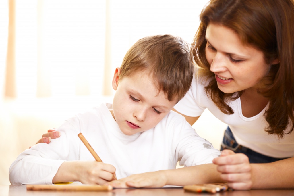 Как мотивировать ребенка делать уроки: 5 стратегий успеха