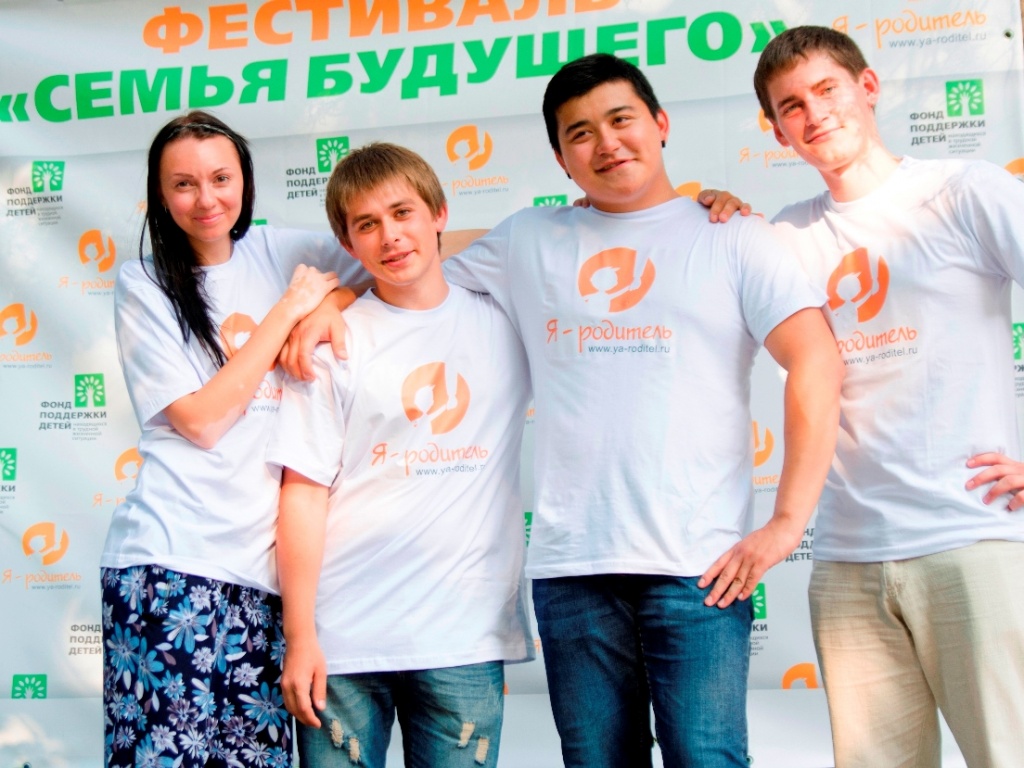 Порядка 500 крымчан выразили свою поддержку Движению и заполнили анкеты, вступив в движение ответственных родителей.