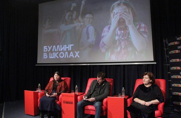 В Казани прошло заседание телеклуба КФУ на тему «Буллинг в школе. Что делать, если ребенка травят сверстники?»