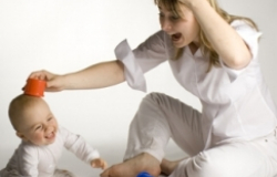 Как правильно играть с малышом с первых дней жизни